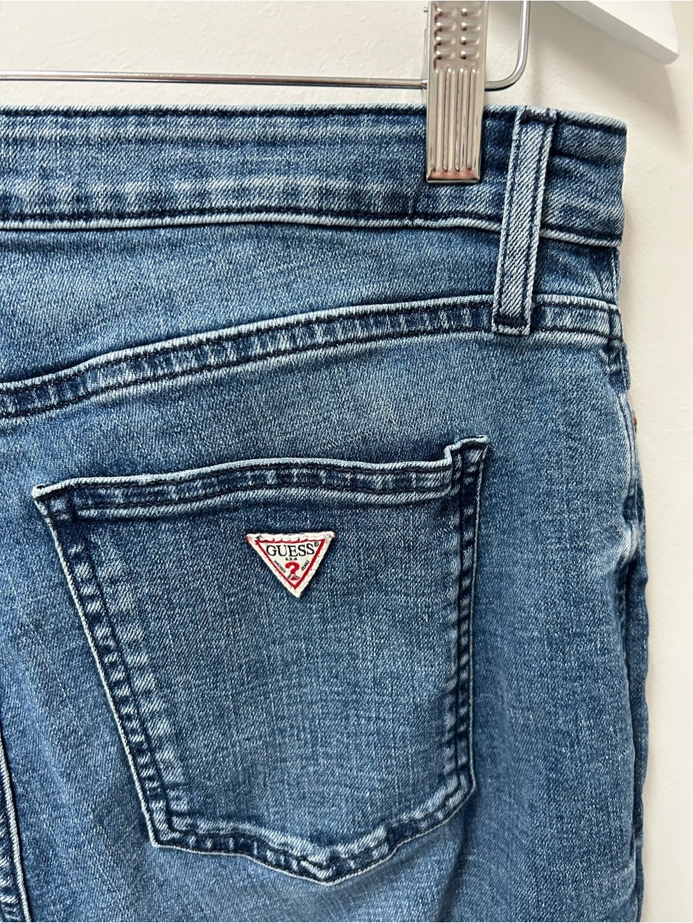GUESS Women's sexy flare jeans size 30 - Picture 3 of 5